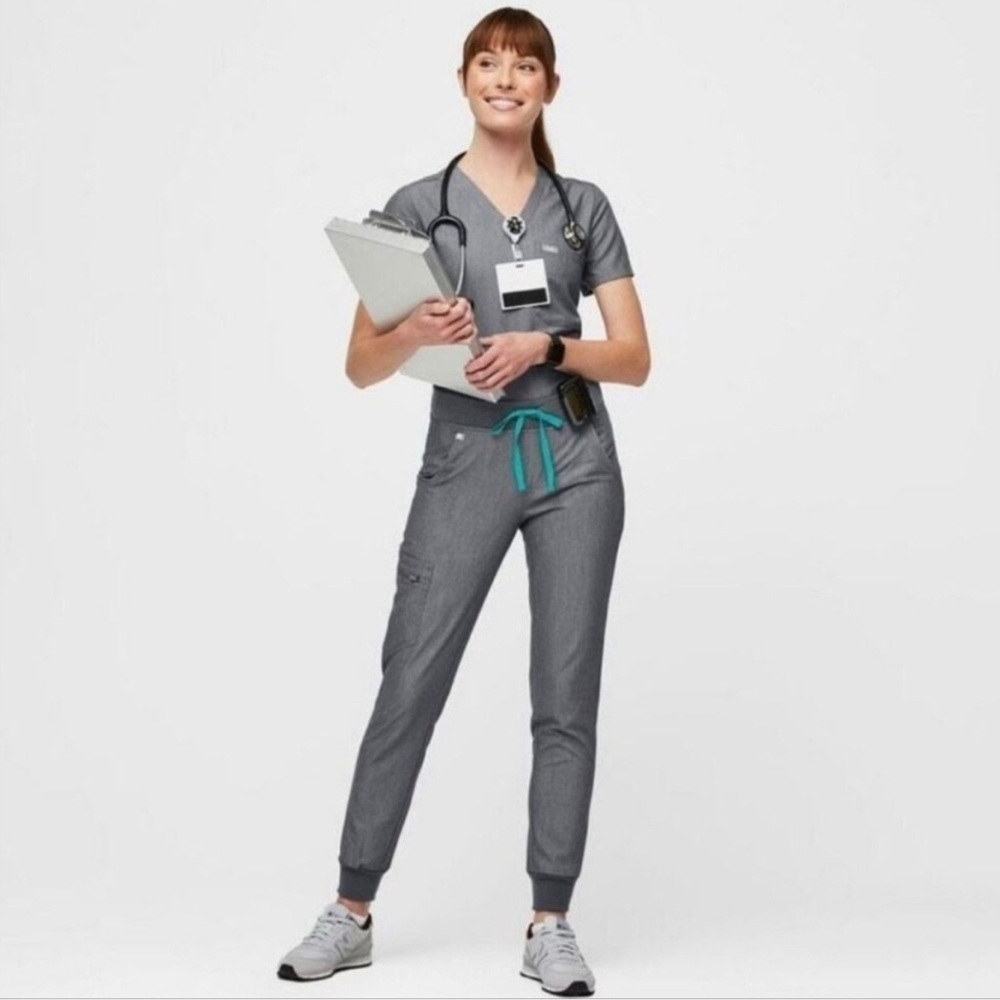 FIGS Set Catarina Top and Zamora Jogger Graphite Gray Nursing Scrubs